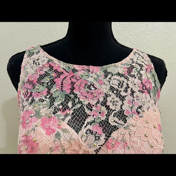 NEW Pink Lace Floral Rhinestone Crop Top - Size 4 - Picture 2 of 9